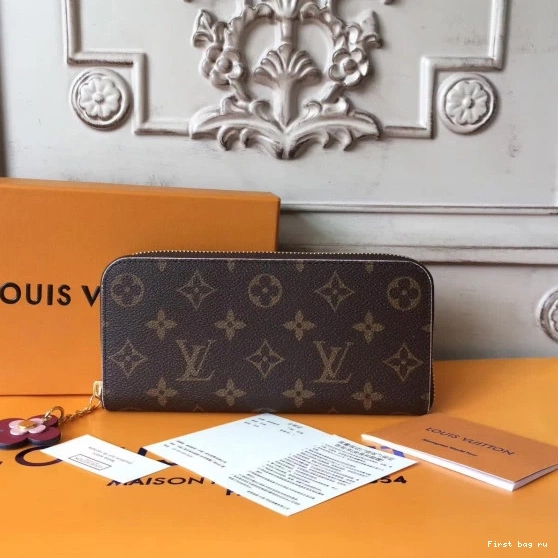 First bag ru Vuitton CHANELEMENCE wallet Louis 0711